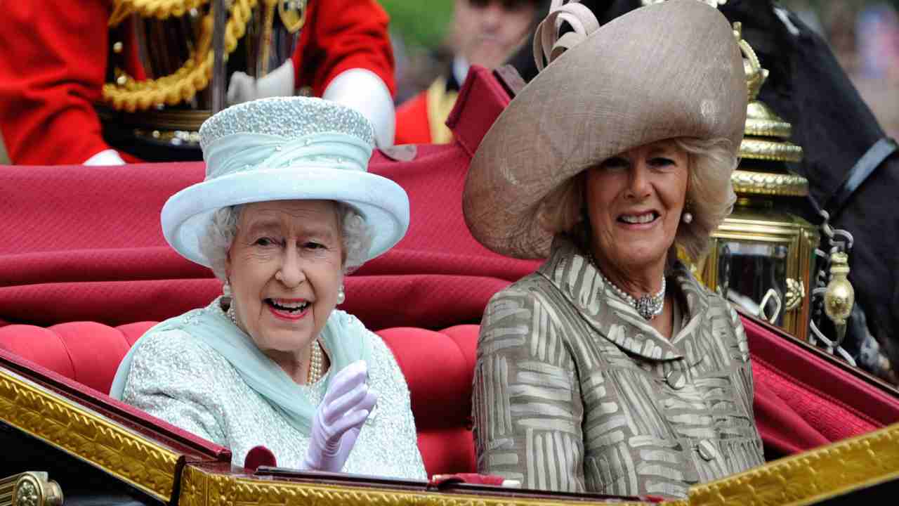 regina elisabetta: Camilla eredita il suo look - Teresaventrone.it 